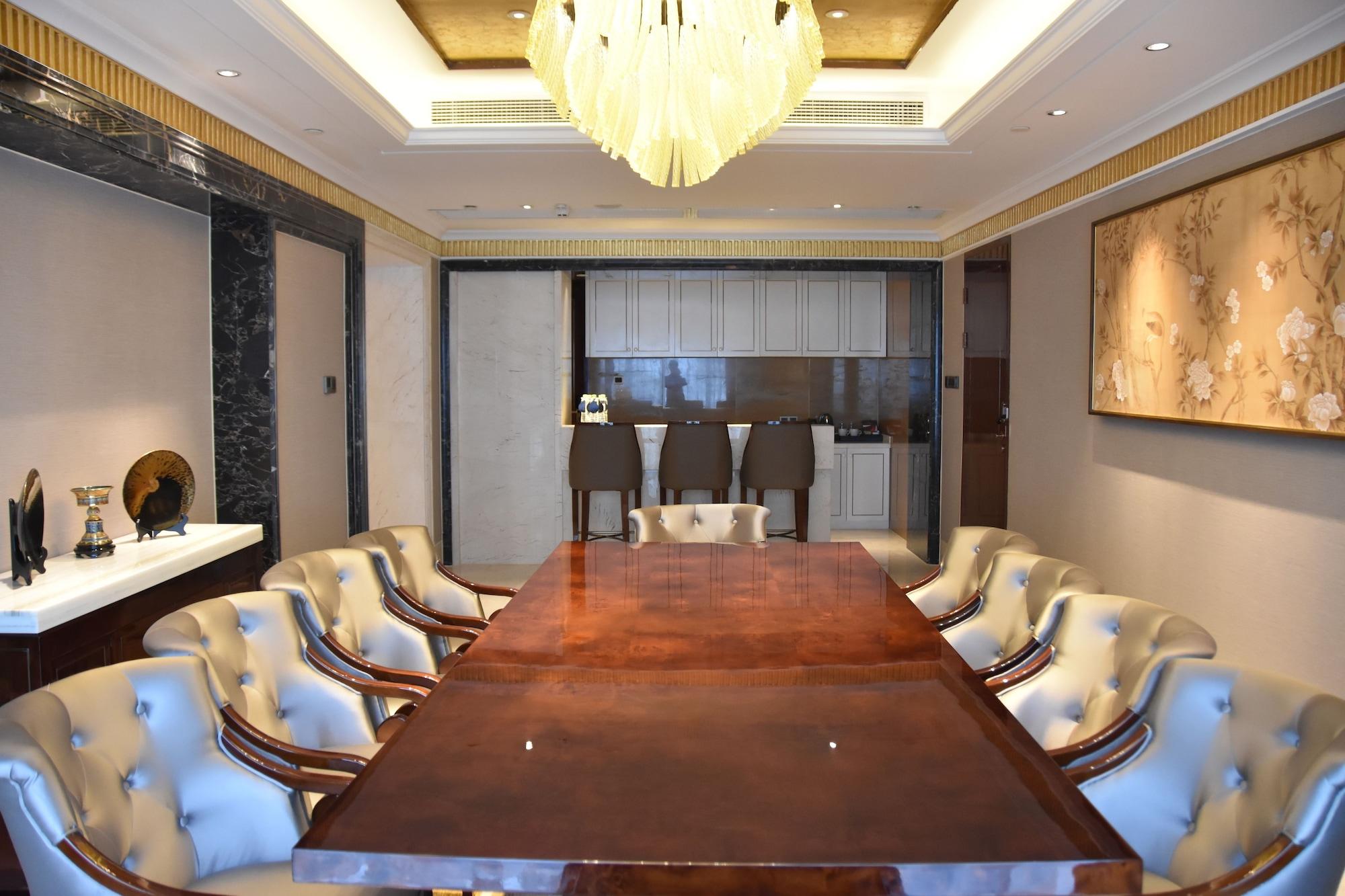 Hilton Wuhan Yangtze Riverside Exterior photo