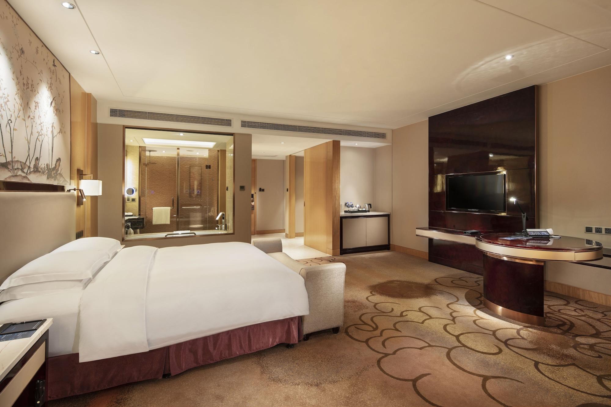Hilton Wuhan Yangtze Riverside Exterior photo