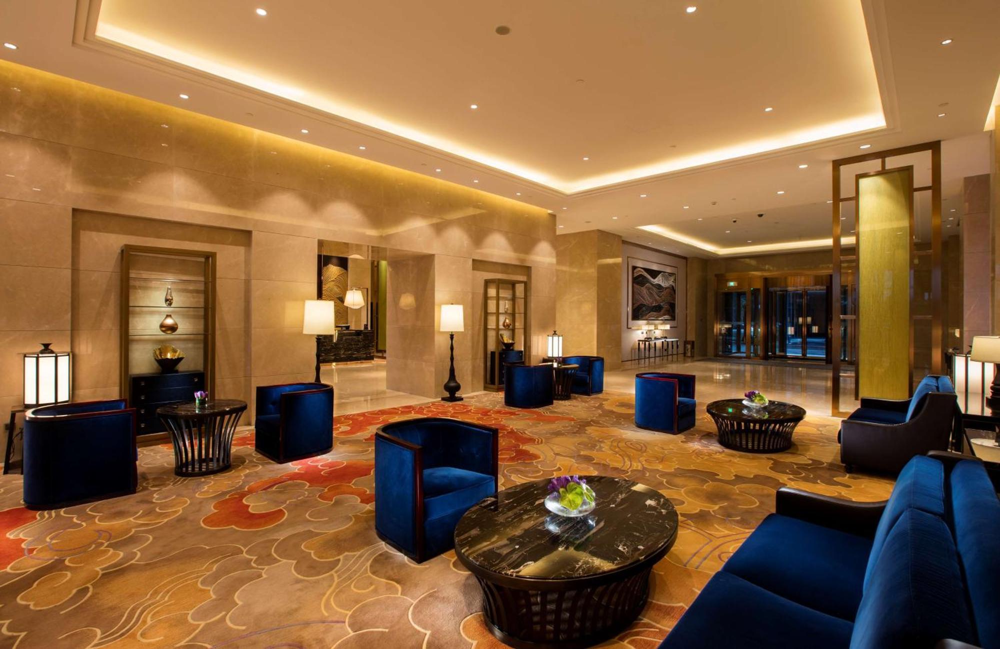 Hilton Wuhan Yangtze Riverside Exterior photo