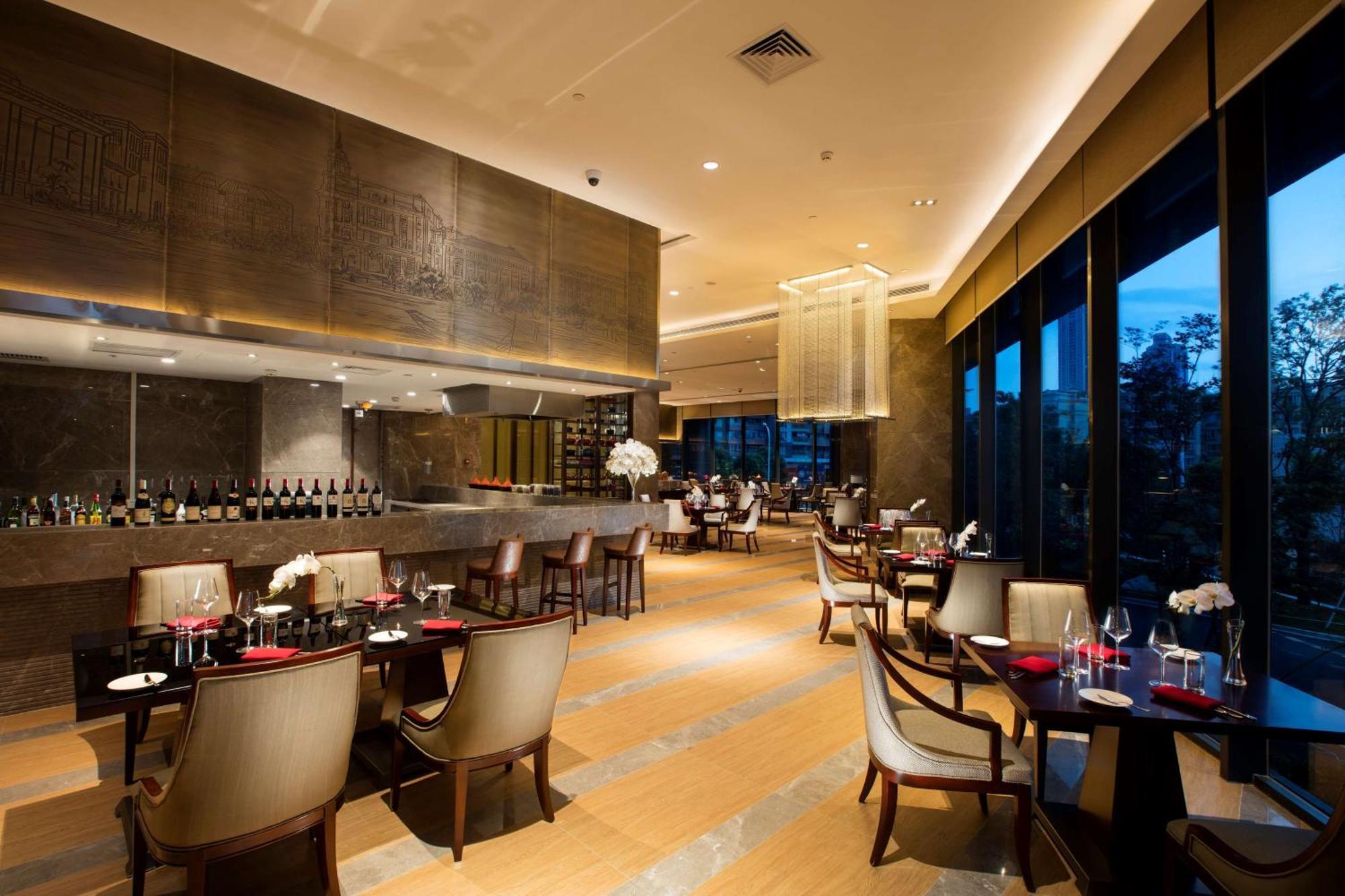 Hilton Wuhan Yangtze Riverside Exterior photo