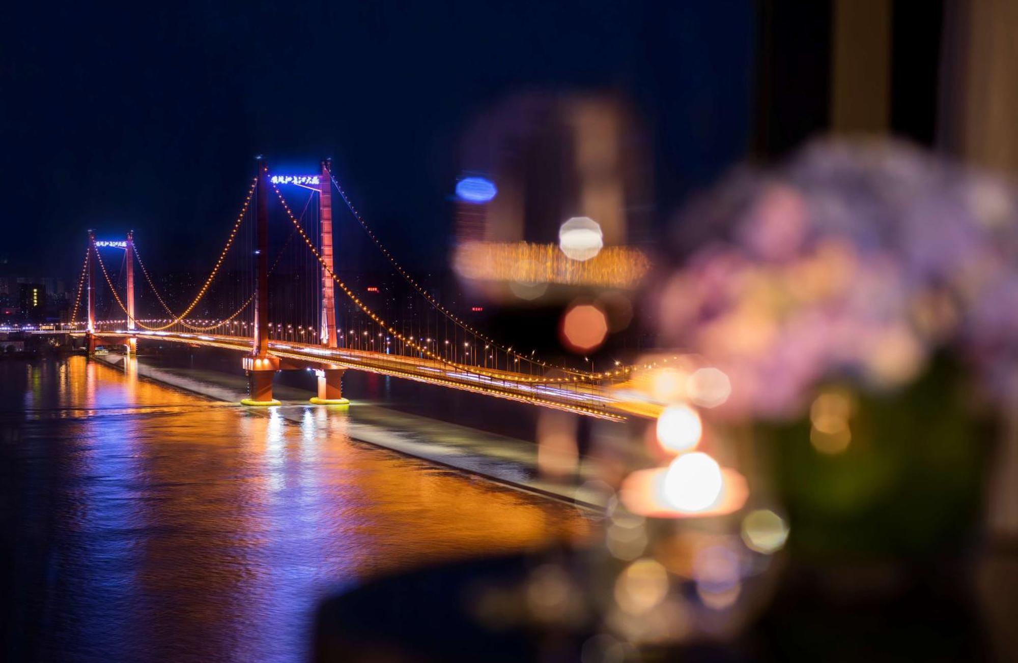 Hilton Wuhan Yangtze Riverside Exterior photo