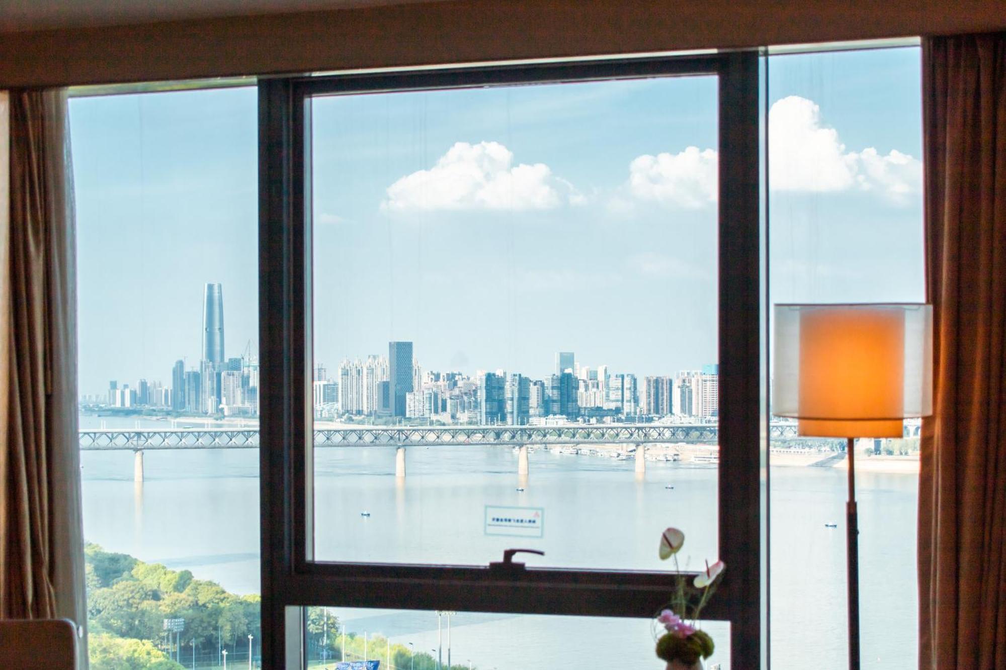 Hilton Wuhan Yangtze Riverside Exterior photo