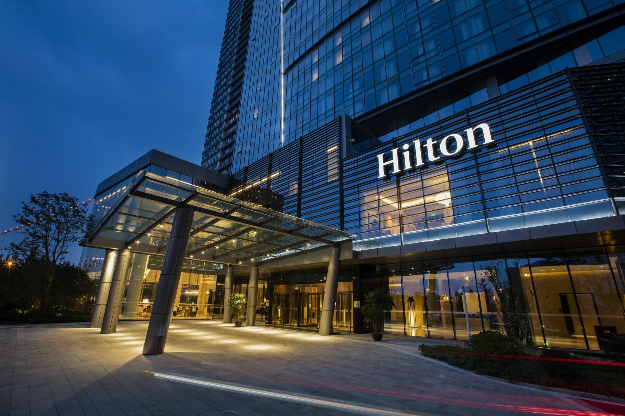 Hilton Wuhan Yangtze Riverside Exterior photo